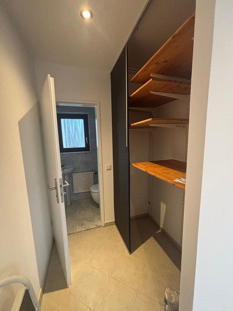 Prenájom bytu 3-izbový 95 m², Hemsbach, Bádensko-Wurttembersko Prenájom bytu 3-izbový 95 m², Hemsbach, Bádensko-Wurttembersko