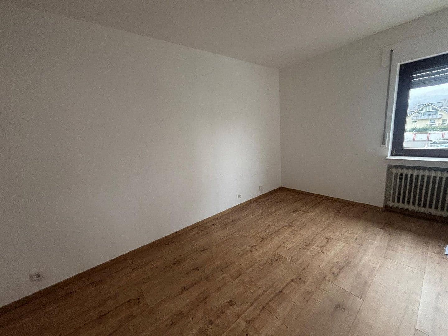 Prenájom bytu 3-izbový 95 m², Hemsbach, Bádensko-Wurttembersko Prenájom bytu 3-izbový 95 m², Hemsbach, Bádensko-Wurttembersko