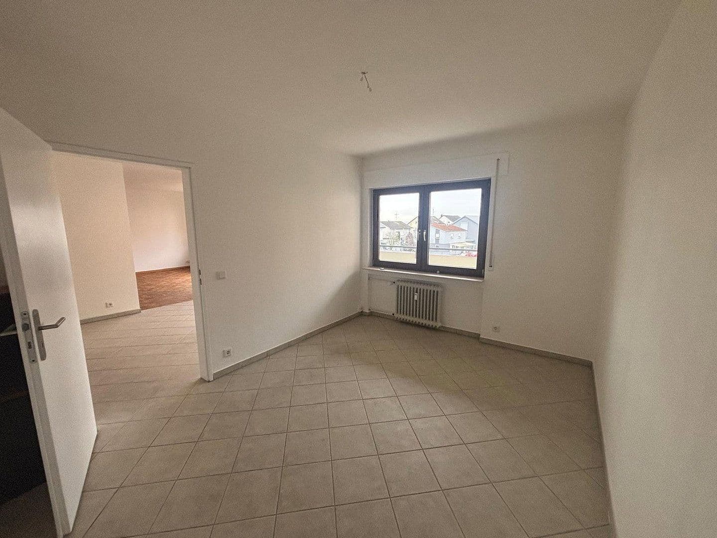 Prenájom bytu 3-izbový 95 m², Hemsbach, Bádensko-Wurttembersko Prenájom bytu 3-izbový 95 m², Hemsbach, Bádensko-Wurttembersko