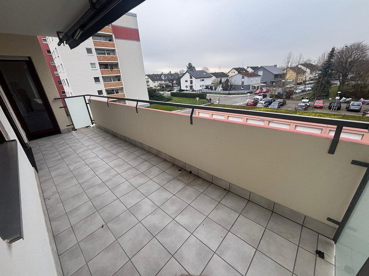 Prenájom bytu 3-izbový 95 m², Hemsbach, Bádensko-Wurttembersko Prenájom bytu 3-izbový 95 m², Hemsbach, Bádensko-Wurttembersko
