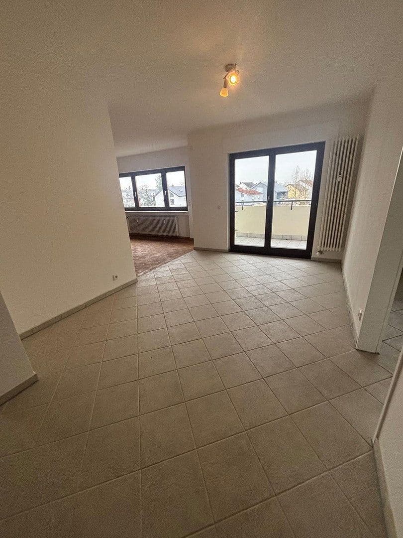 Prenájom bytu 3-izbový 95 m², Hemsbach, Bádensko-Wurttembersko Prenájom bytu 3-izbový 95 m², Hemsbach, Bádensko-Wurttembersko