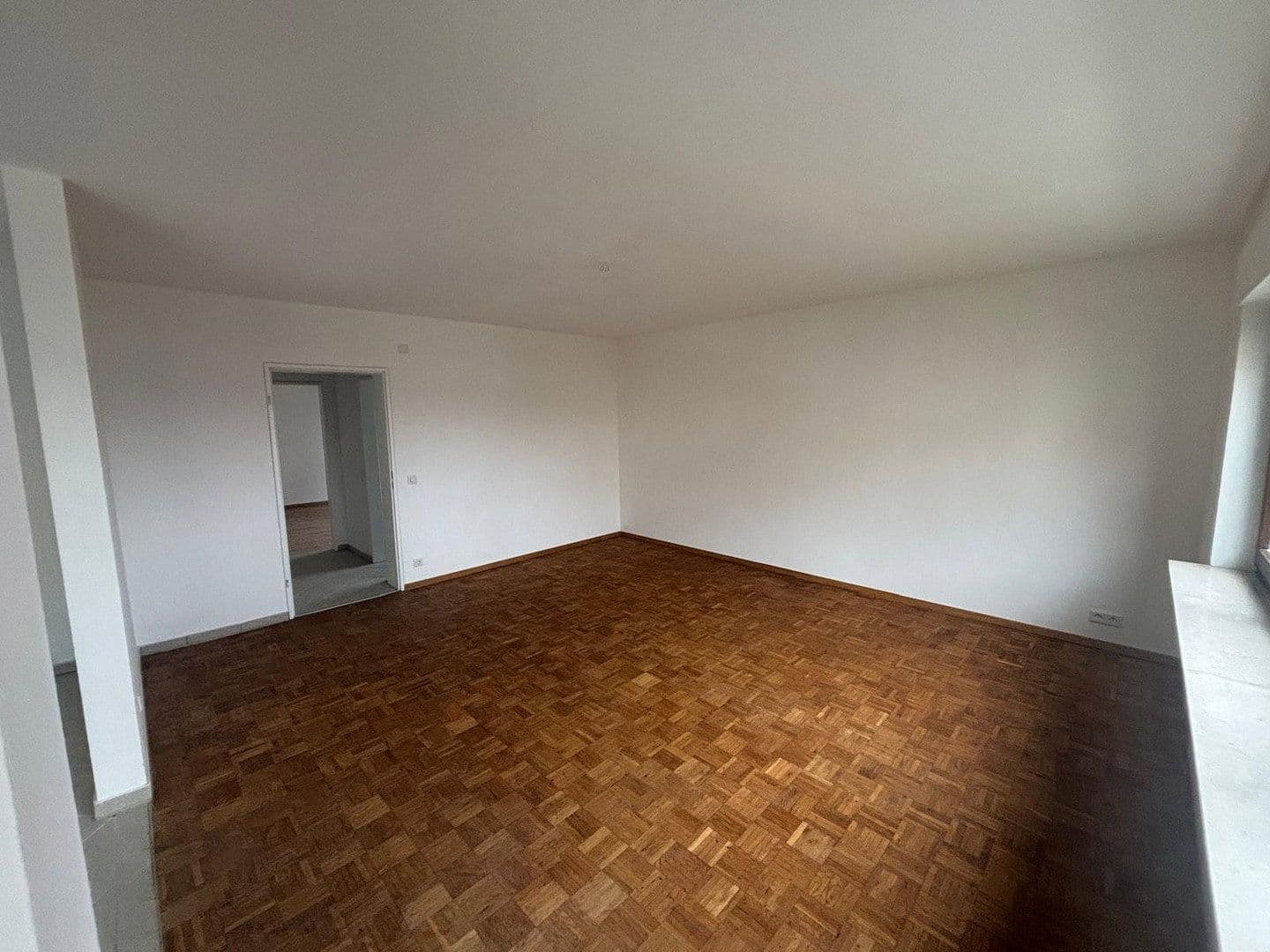 Prenájom bytu 3-izbový 95 m², Hemsbach, Bádensko-Wurttembersko Prenájom bytu 3-izbový 95 m², Hemsbach, Bádensko-Wurttembersko