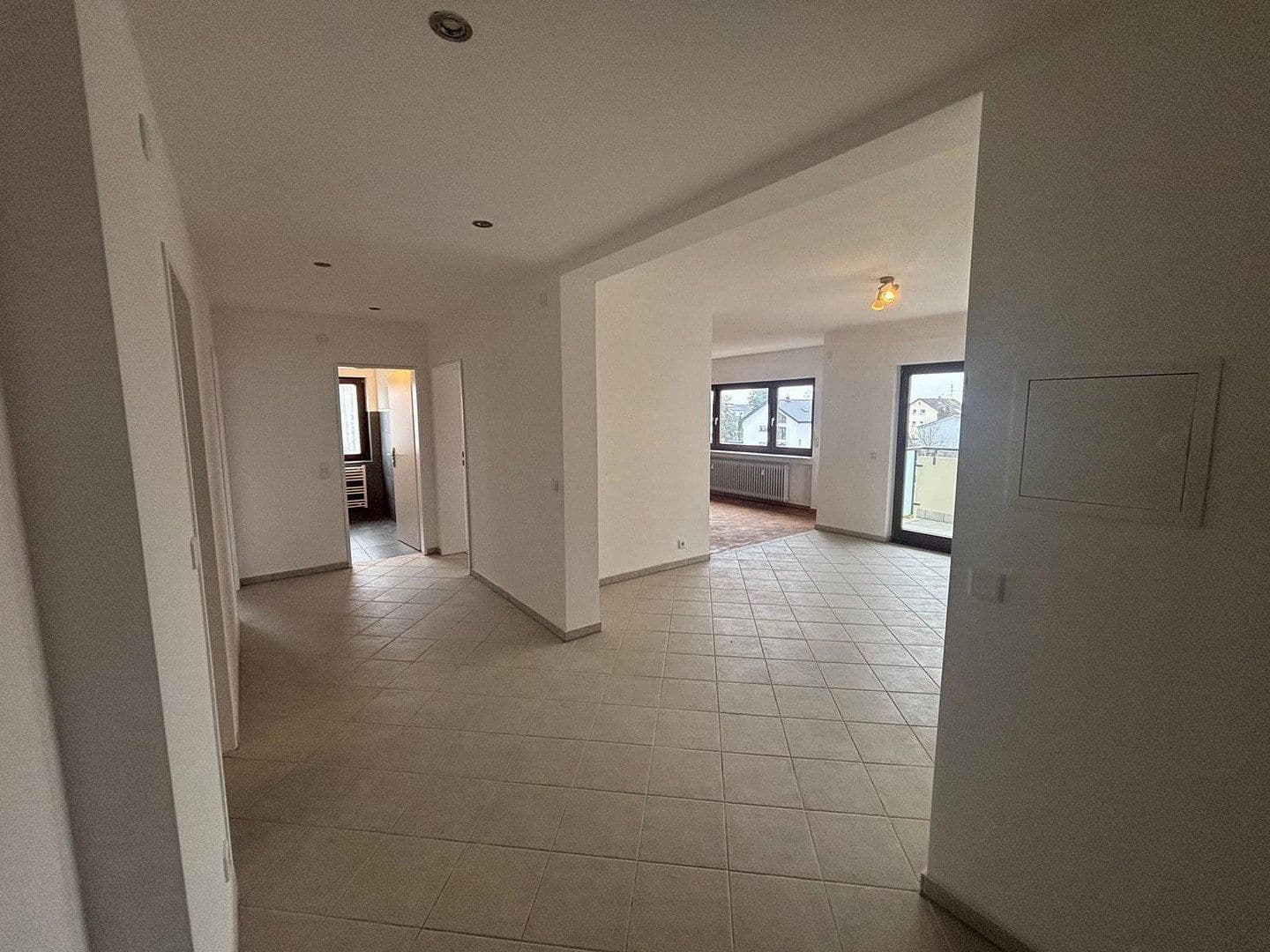 Prenájom bytu 3-izbový 95 m², Hemsbach, Bádensko-Wurttembersko Prenájom bytu 3-izbový 95 m², Hemsbach, Bádensko-Wurttembersko