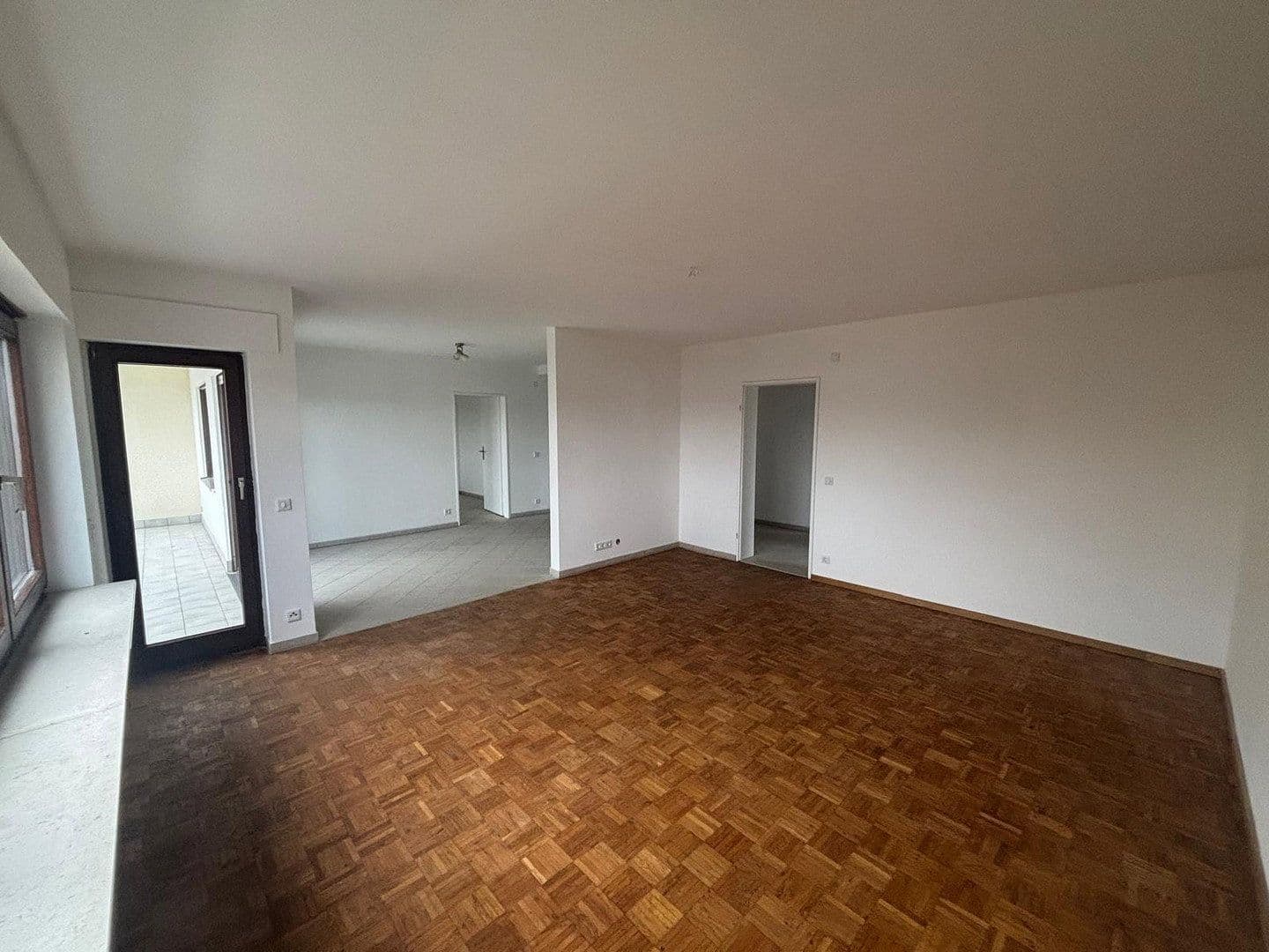 Prenájom bytu 3-izbový 95 m², Hemsbach, Bádensko-Wurttembersko Prenájom bytu 3-izbový 95 m², Hemsbach, Bádensko-Wurttembersko
