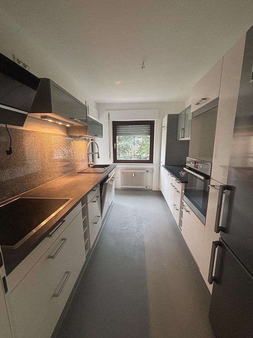 Prenájom bytu 3-izbový 95 m², Hemsbach, Bádensko-Wurttembersko Prenájom bytu 3-izbový 95 m², Hemsbach, Bádensko-Wurttembersko