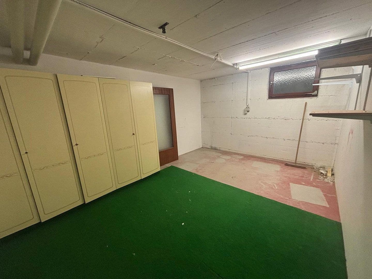 Prenájom bytu 3-izbový 95 m², Hemsbach, Bádensko-Wurttembersko Prenájom bytu 3-izbový 95 m², Hemsbach, Bádensko-Wurttembersko