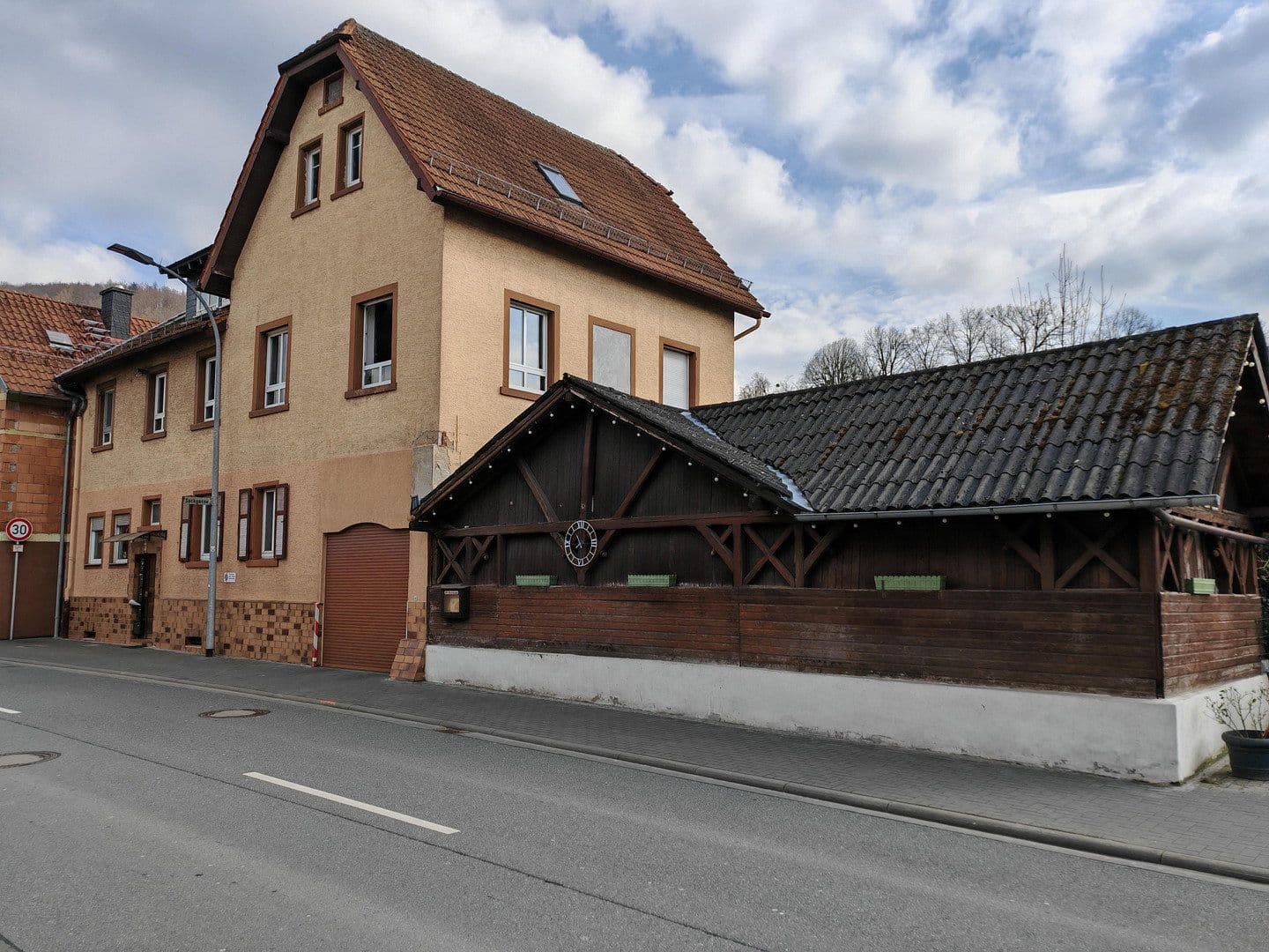 Prenájom bytu 4-izbový 101 m², Nibelungenstraße 67, Lautertal (Odenwald), Hesensko Prenájom bytu 4-izbový 101 m², Nibelungenstraße 67, Lautertal (Odenwald), Hesensko