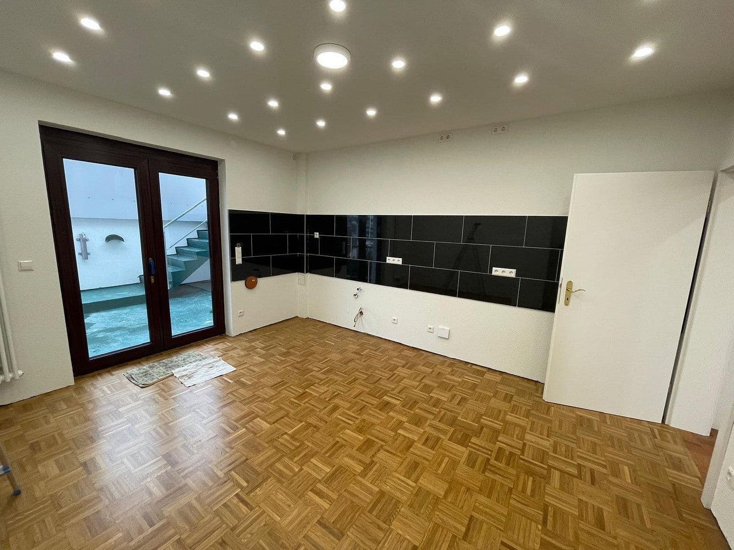 Prenájom bytu 2-izbový 91 m², Böblingen, Bádensko-Wurttembersko Prenájom bytu 2-izbový 91 m², Böblingen, Bádensko-Wurttembersko