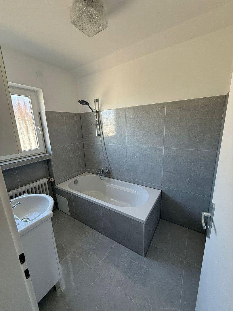 Prenájom bytu 4-izbový 95 m², Eggenstein-Leopoldshafen, Bádensko-Wurttembersko Prenájom bytu 4-izbový 95 m², Eggenstein-Leopoldshafen, Bádensko-Wurttembersko