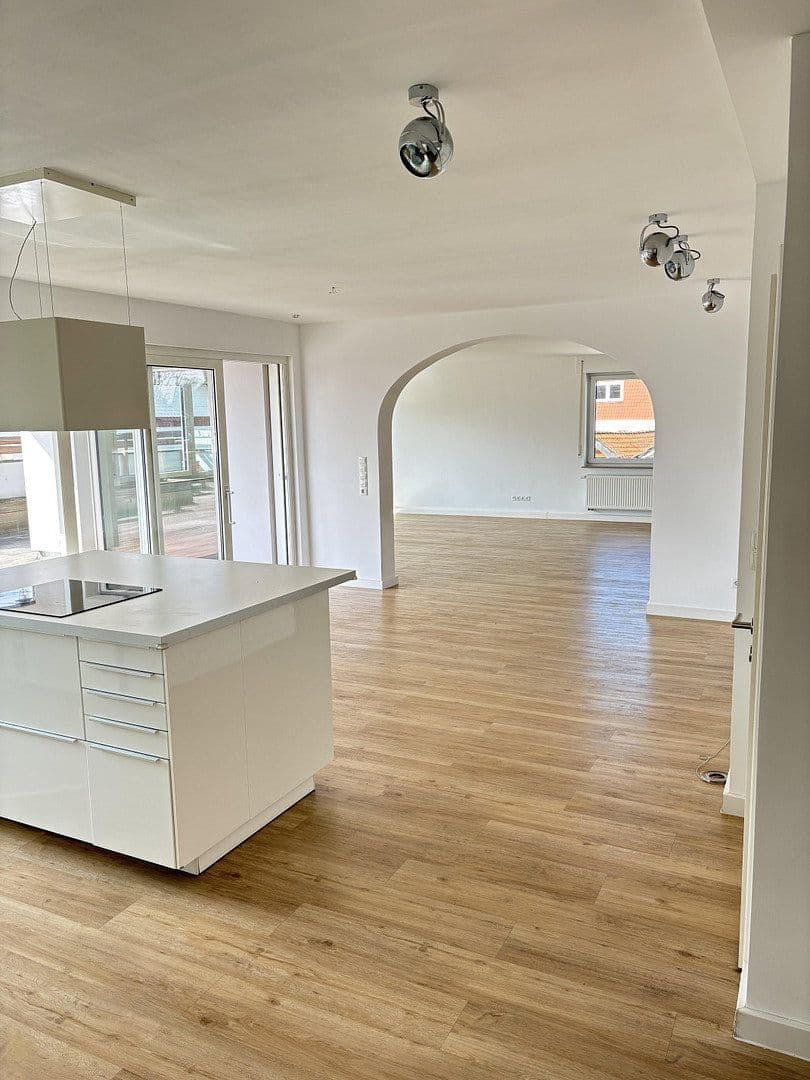 Prenájom bytu 3-izbový 154 m², Bahnhofstraße 4a, Delligsen, Dolné Sasko Prenájom bytu 3-izbový 154 m², Bahnhofstraße 4a, Delligsen, Dolné Sasko