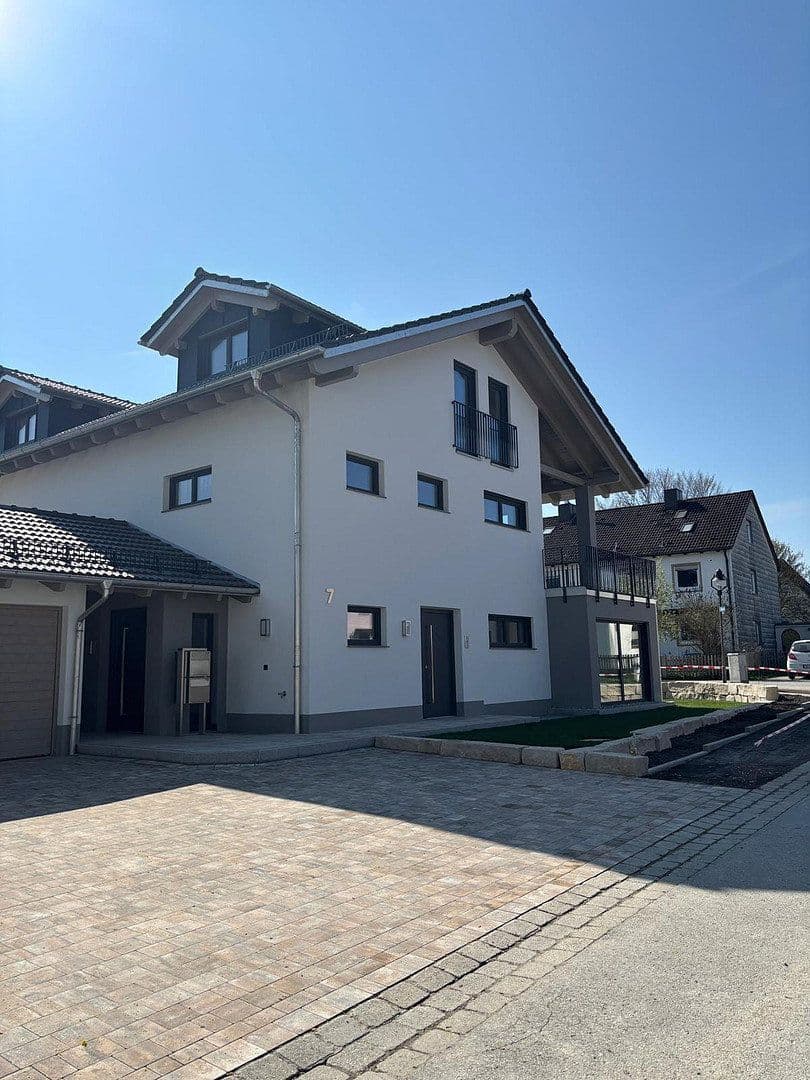 Prenájom bytu 4-izbový 188 m², Enthammerstr. 7, Grafing, Bavorsko Prenájom bytu 4-izbový 188 m², Enthammerstr. 7, Grafing, Bavorsko