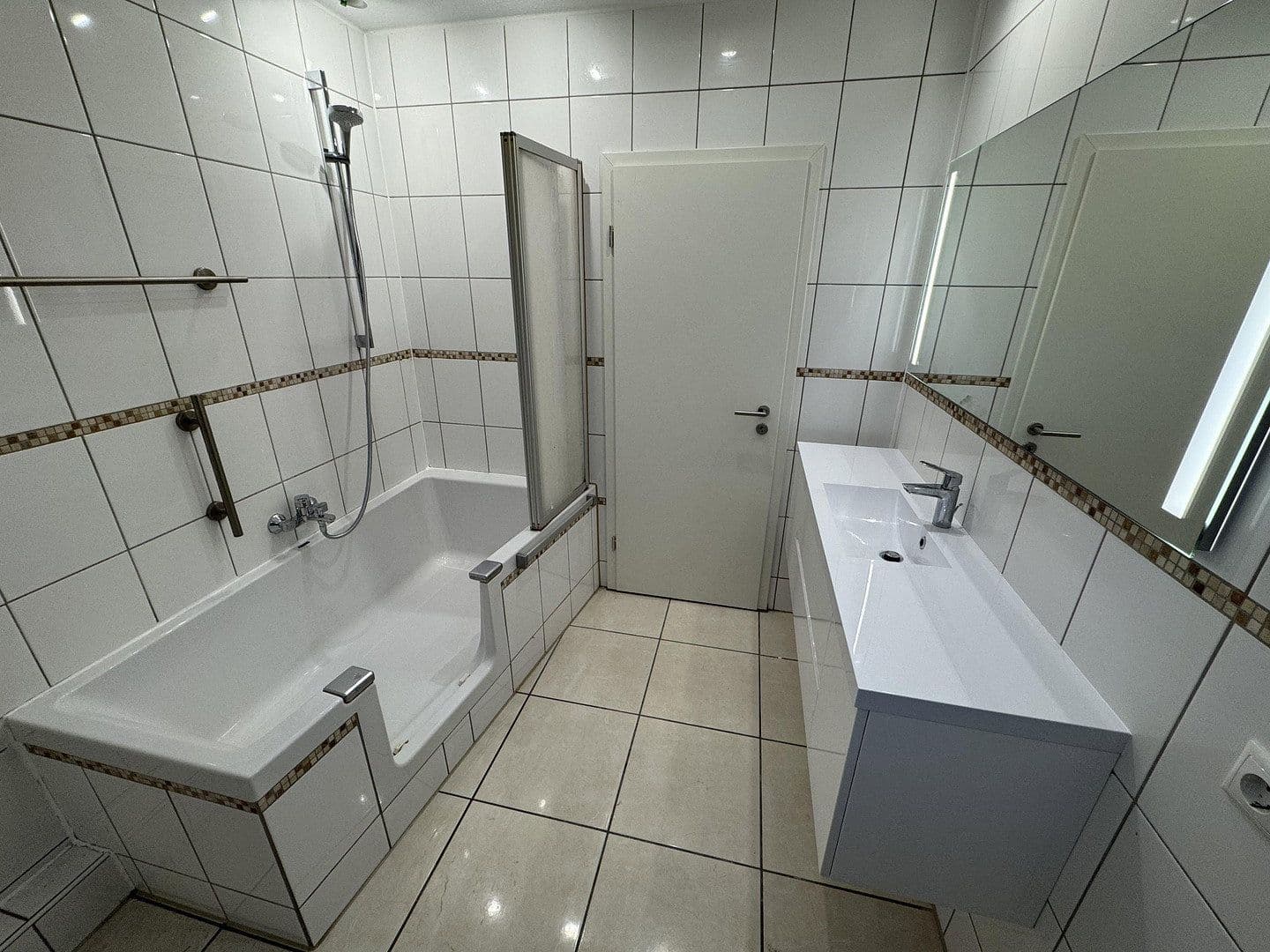 Prenájom bytu 4-izbový 86 m², Gernotstraße, Gernsheim, Hesensko Prenájom bytu 4-izbový 86 m², Gernotstraße, Gernsheim, Hesensko
