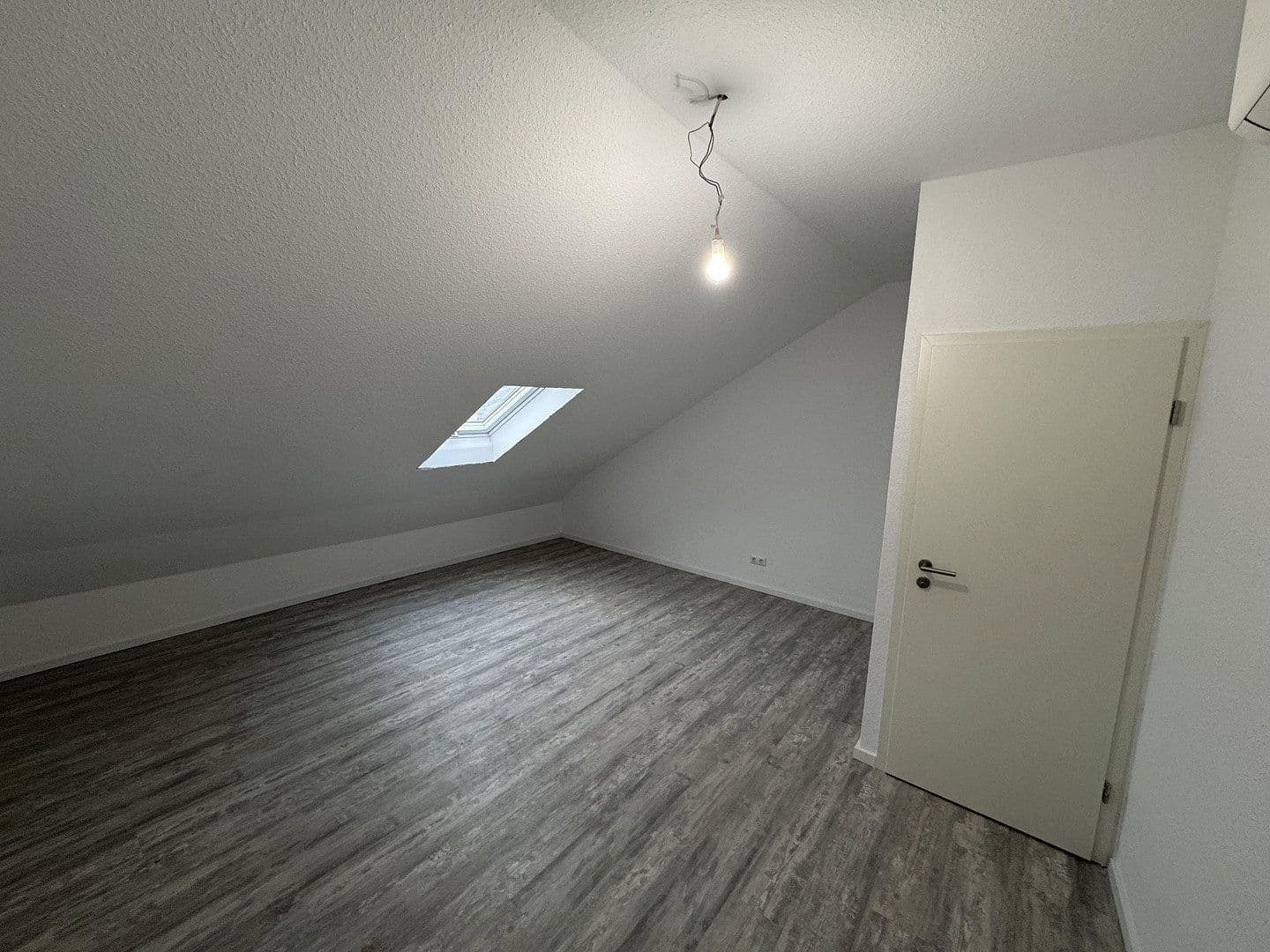 Prenájom bytu 4-izbový 86 m², Gernotstraße, Gernsheim, Hesensko Prenájom bytu 4-izbový 86 m², Gernotstraße, Gernsheim, Hesensko