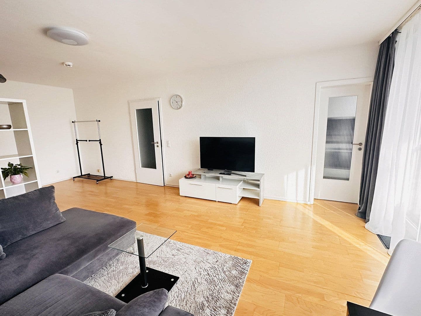 Prenájom bytu 1-izbový 50 m², Frankfurt am Main, Hesensko Prenájom bytu 1-izbový 50 m², Frankfurt am Main, Hesensko