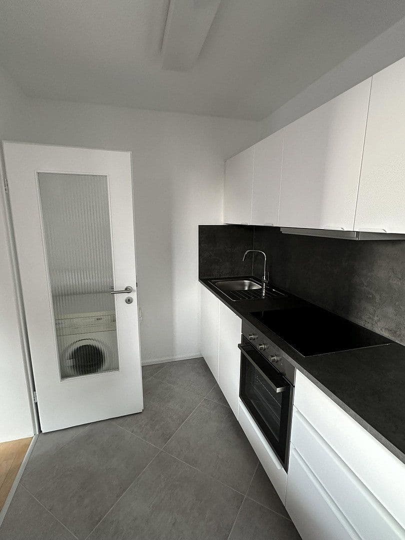 Prenájom bytu 1-izbový 50 m², Frankfurt am Main, Hesensko Prenájom bytu 1-izbový 50 m², Frankfurt am Main, Hesensko