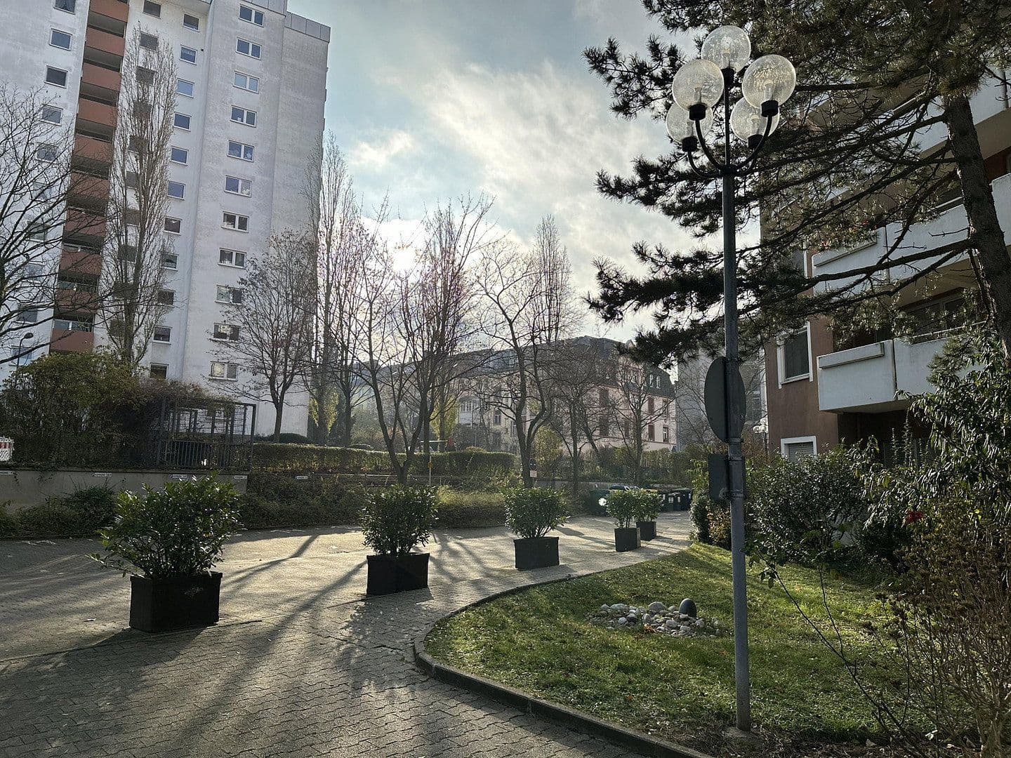 Prenájom bytu 1-izbový 50 m², Frankfurt am Main, Hesensko Prenájom bytu 1-izbový 50 m², Frankfurt am Main, Hesensko