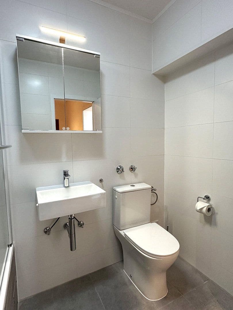 Prenájom bytu 1-izbový 50 m², Frankfurt am Main, Hesensko Prenájom bytu 1-izbový 50 m², Frankfurt am Main, Hesensko