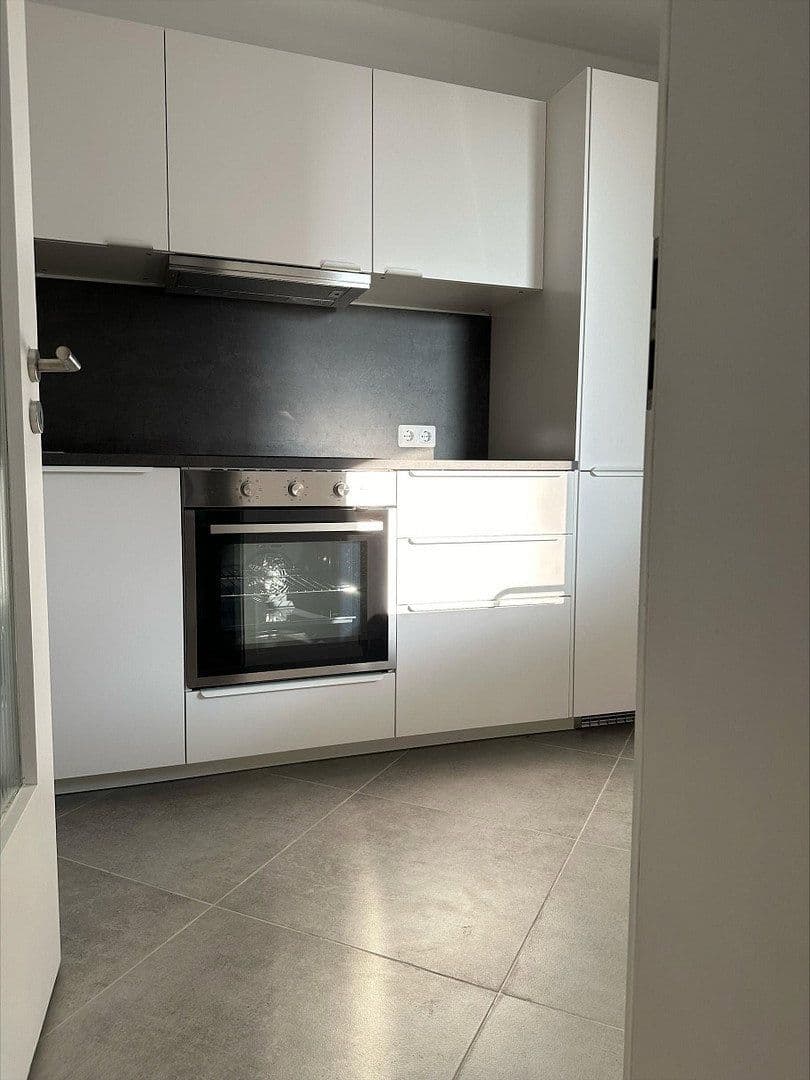 Prenájom bytu 1-izbový 50 m², Frankfurt am Main, Hesensko Prenájom bytu 1-izbový 50 m², Frankfurt am Main, Hesensko