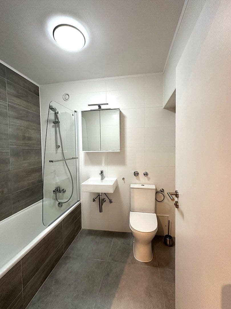 Prenájom bytu 1-izbový 50 m², Frankfurt am Main, Hesensko Prenájom bytu 1-izbový 50 m², Frankfurt am Main, Hesensko