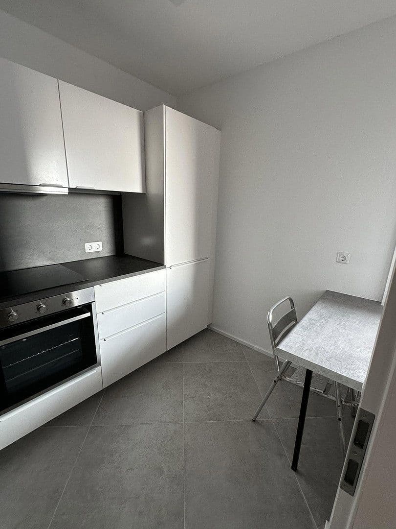 Prenájom bytu 1-izbový 50 m², Frankfurt am Main, Hesensko Prenájom bytu 1-izbový 50 m², Frankfurt am Main, Hesensko