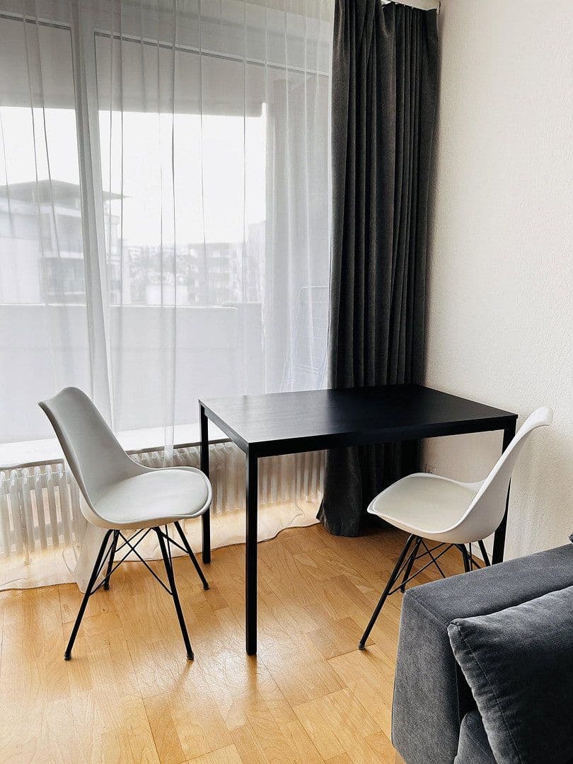 Prenájom bytu 1-izbový 50 m², Frankfurt am Main, Hesensko Prenájom bytu 1-izbový 50 m², Frankfurt am Main, Hesensko