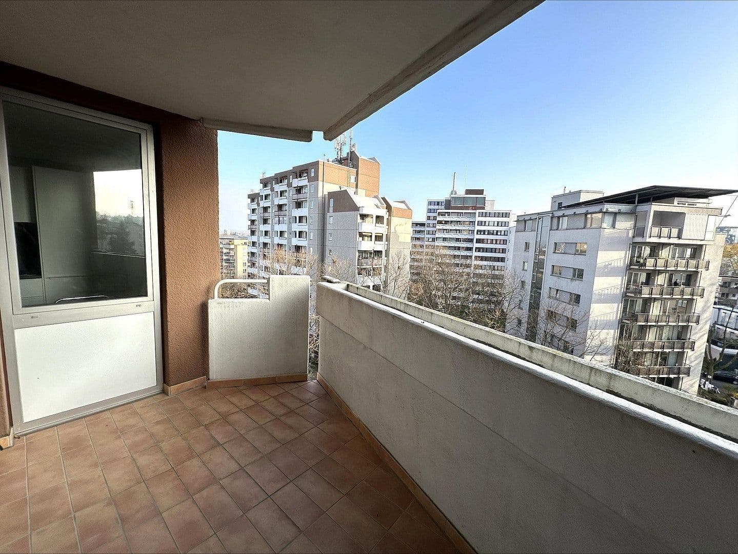 Prenájom bytu 1-izbový 50 m², Frankfurt am Main, Hesensko Prenájom bytu 1-izbový 50 m², Frankfurt am Main, Hesensko
