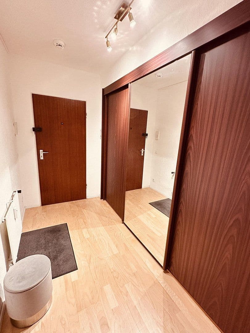 Prenájom bytu 1-izbový 50 m², Frankfurt am Main, Hesensko Prenájom bytu 1-izbový 50 m², Frankfurt am Main, Hesensko