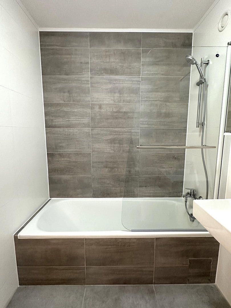 Prenájom bytu 1-izbový 50 m², Frankfurt am Main, Hesensko Prenájom bytu 1-izbový 50 m², Frankfurt am Main, Hesensko
