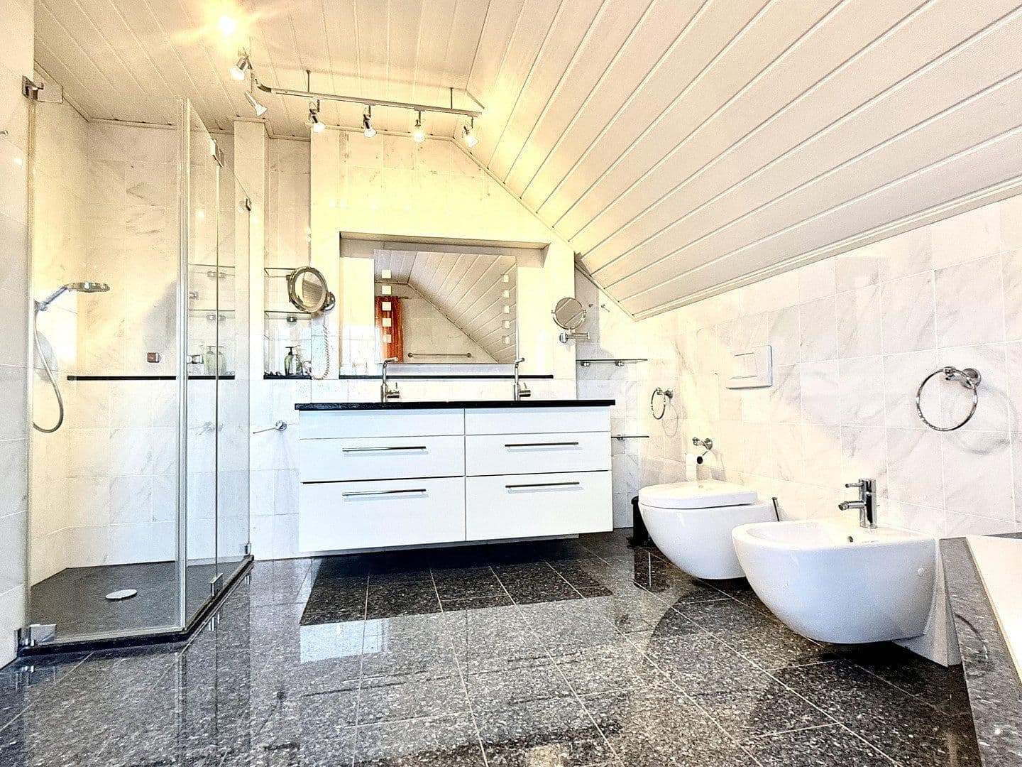 Predaj domu 270 m², pozemek 776 m², Weisenheim am Berg, Porýnie-Falcko Predaj domu 270 m², pozemek 776 m², Weisenheim am Berg, Porýnie-Falcko