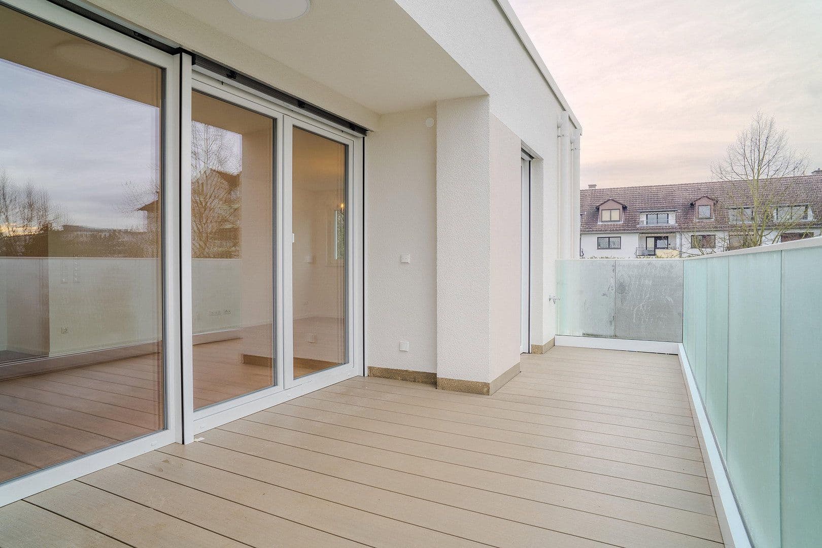 Prenájom bytu 4-izbový 145 m², Frankfurt am Main, Hesensko Prenájom bytu 4-izbový 145 m², Frankfurt am Main, Hesensko