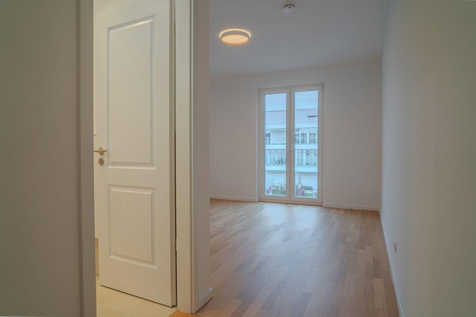 Prenájom bytu 4-izbový 145 m², Frankfurt am Main, Hesensko Prenájom bytu 4-izbový 145 m², Frankfurt am Main, Hesensko