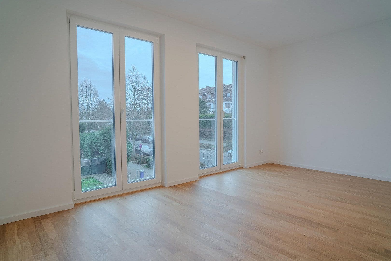 Prenájom bytu 4-izbový 145 m², Frankfurt am Main, Hesensko Prenájom bytu 4-izbový 145 m², Frankfurt am Main, Hesensko