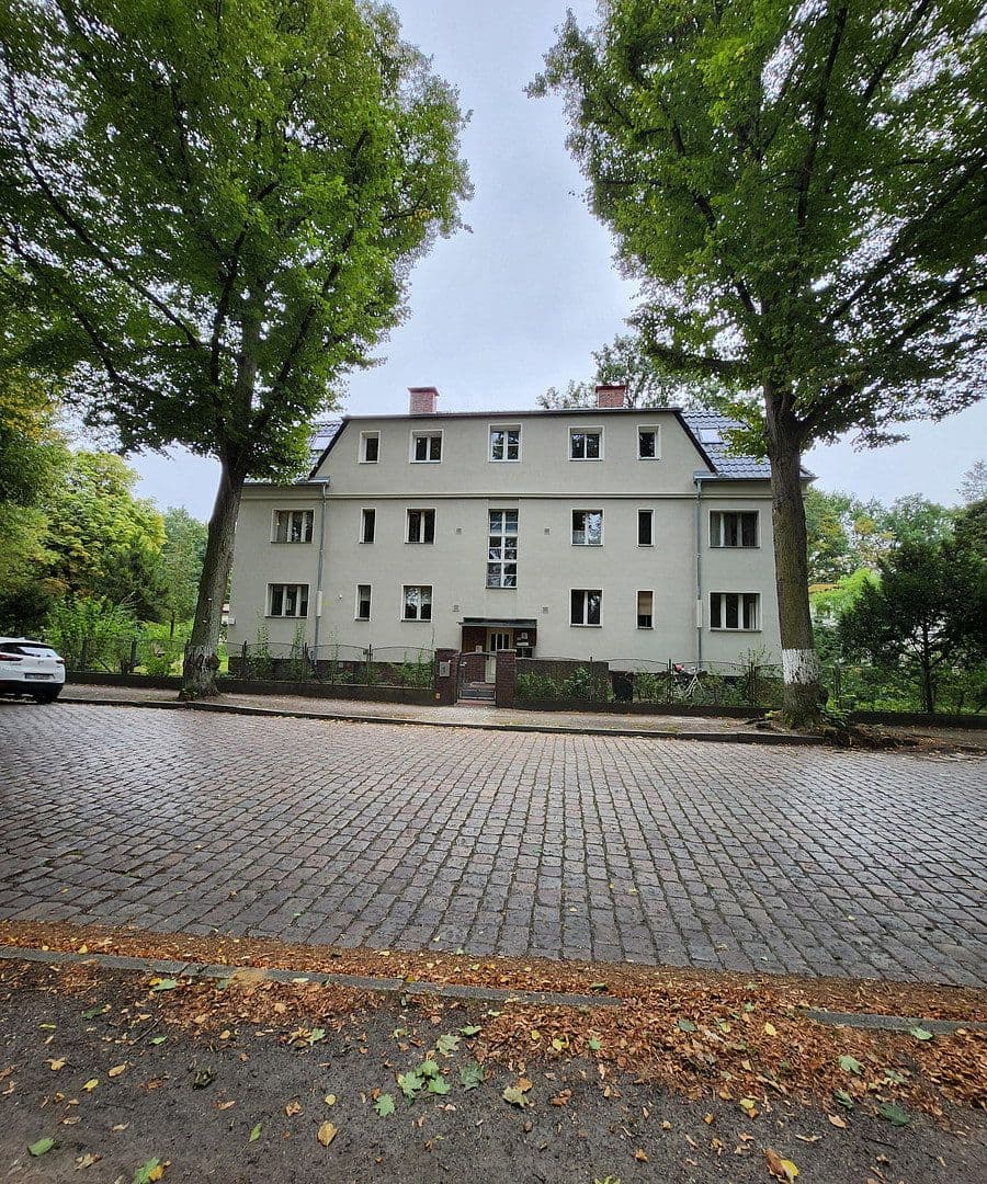 Prenájom bytu 3-izbový 113 m², Bismarckstr. 1, Berlin, Berlín Prenájom bytu 3-izbový 113 m², Bismarckstr. 1, Berlin, Berlín