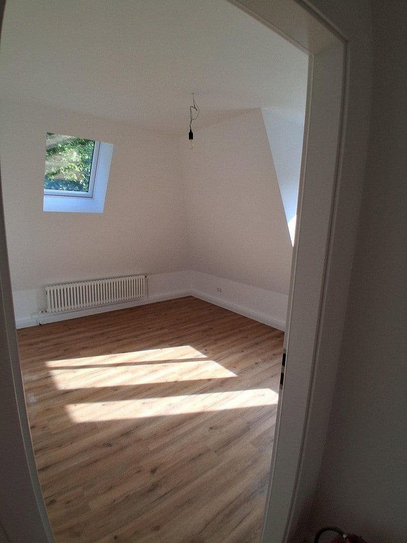 Prenájom bytu 3-izbový 113 m², Bismarckstr. 1, Berlin, Berlín Prenájom bytu 3-izbový 113 m², Bismarckstr. 1, Berlin, Berlín