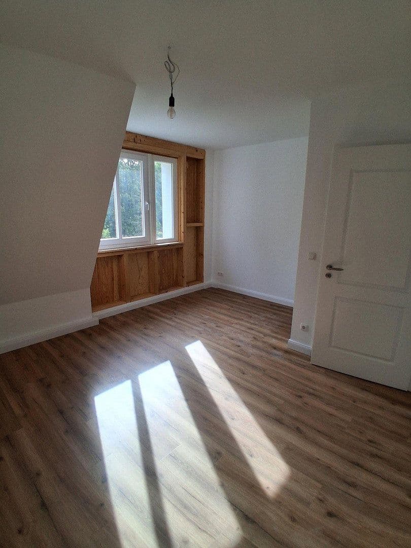 Prenájom bytu 3-izbový 113 m², Bismarckstr. 1, Berlin, Berlín Prenájom bytu 3-izbový 113 m², Bismarckstr. 1, Berlin, Berlín