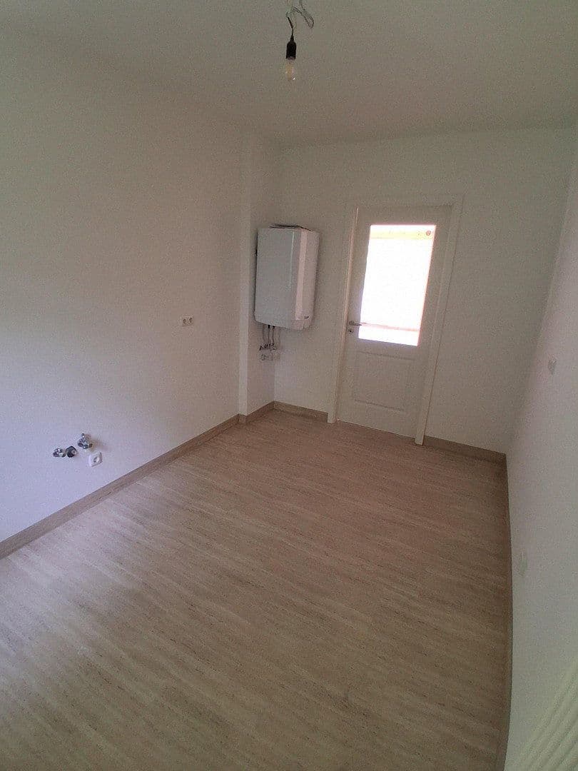 Prenájom bytu 3-izbový 113 m², Bismarckstr. 1, Berlin, Berlín Prenájom bytu 3-izbový 113 m², Bismarckstr. 1, Berlin, Berlín