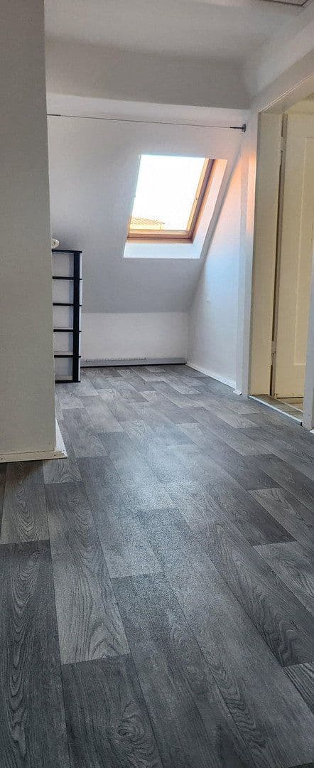 Prenájom bytu 6-izbový 135 m², Erlangen, Bavorsko Prenájom bytu 6-izbový 135 m², Erlangen, Bavorsko