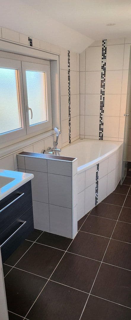 Prenájom bytu 6-izbový 135 m², Erlangen, Bavorsko Prenájom bytu 6-izbový 135 m², Erlangen, Bavorsko