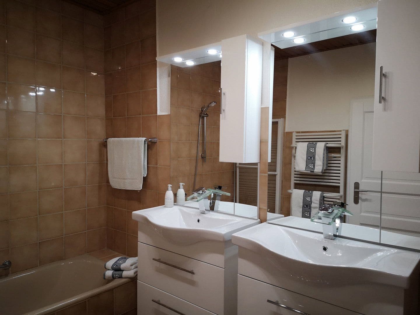 Predaj domu 615 m², pozemek 6.906 m², Lehe, Šlezvicko-Holštajnsko Predaj domu 615 m², pozemek 6.906 m², Lehe, Šlezvicko-Holštajnsko