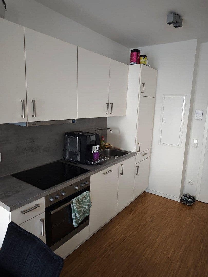 Prenájom bytu 1-izbový 30 m², Frankfurt am Main, Hesensko Prenájom bytu 1-izbový 30 m², Frankfurt am Main, Hesensko