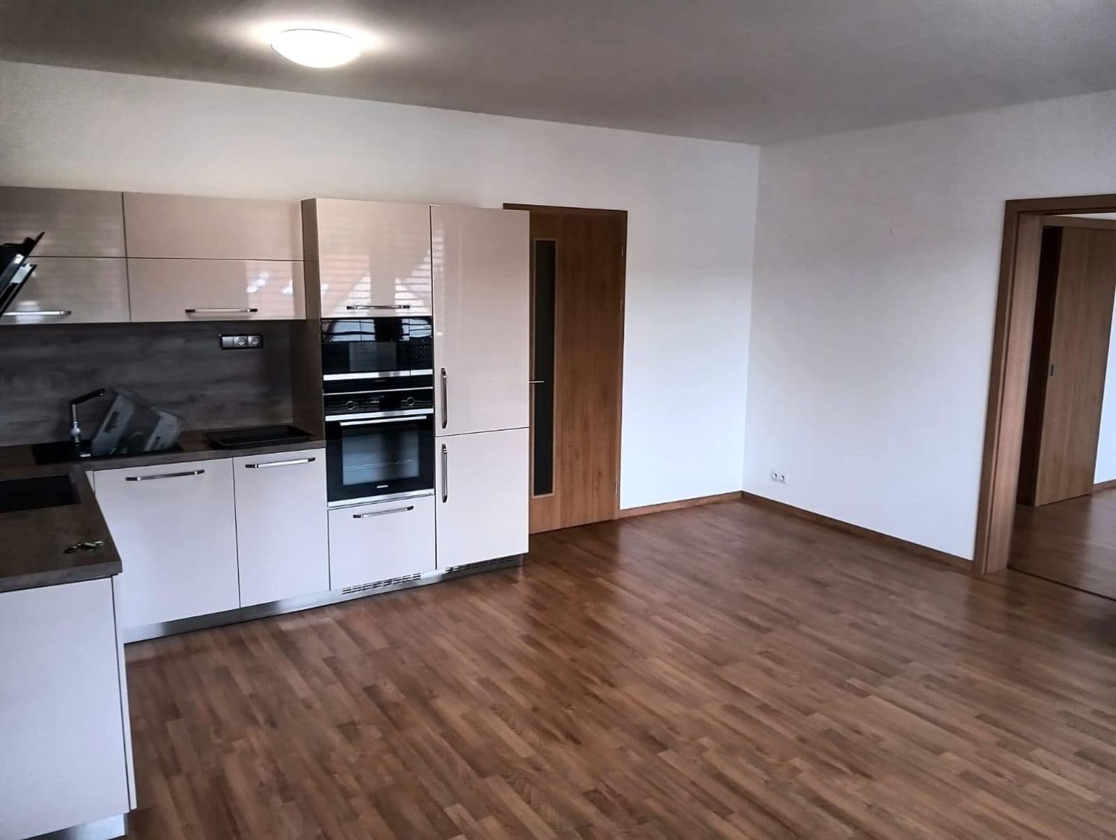 Prenájom bytu 2-izbový 60 m², Černošická, Praha, Praha Prenájom bytu 2-izbový 60 m², Černošická, Praha, Praha