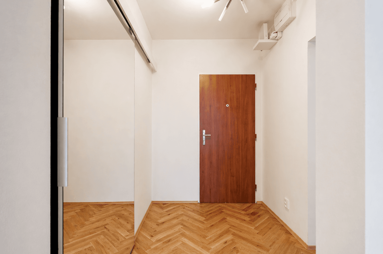 Prenájom bytu 4-izbový 90 m², Milevská, Praha, Praha Prenájom bytu 4-izbový 90 m², Milevská, Praha, Praha
