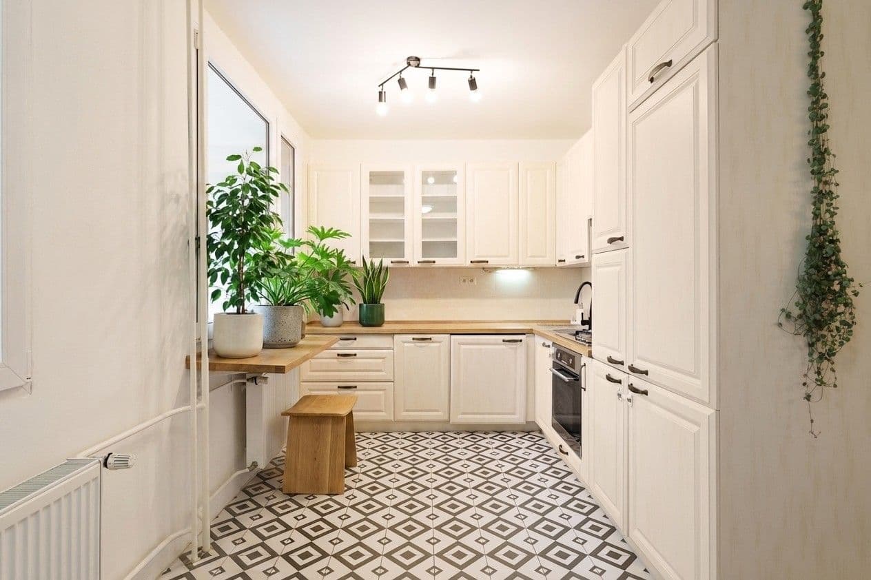 Prenájom bytu 4-izbový 90 m², Milevská, Praha, Praha Prenájom bytu 4-izbový 90 m², Milevská, Praha, Praha