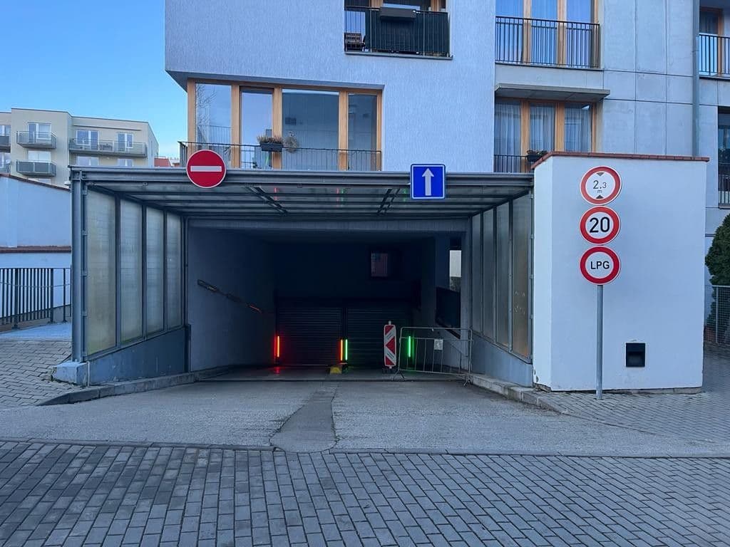 Prenájom garáže 14 m², Za Zámečkem, Praha, Praha Prenájom garáže 14 m², Za Zámečkem, Praha, Praha