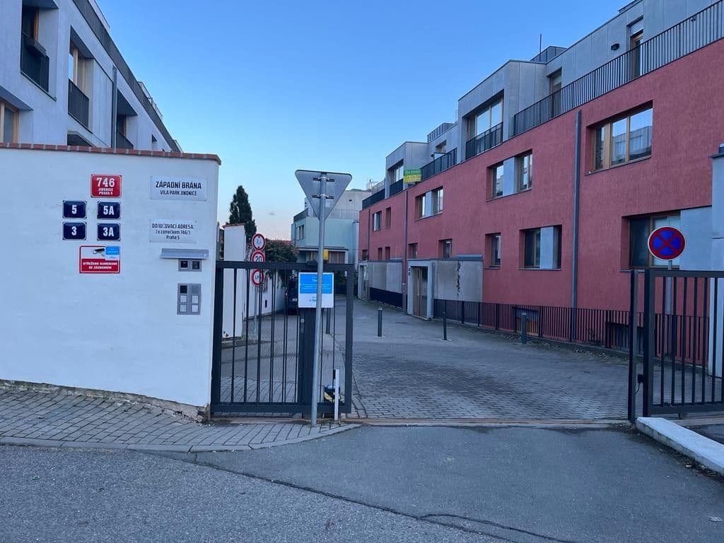 Prenájom garáže 14 m², Za Zámečkem, Praha, Praha Prenájom garáže 14 m², Za Zámečkem, Praha, Praha
