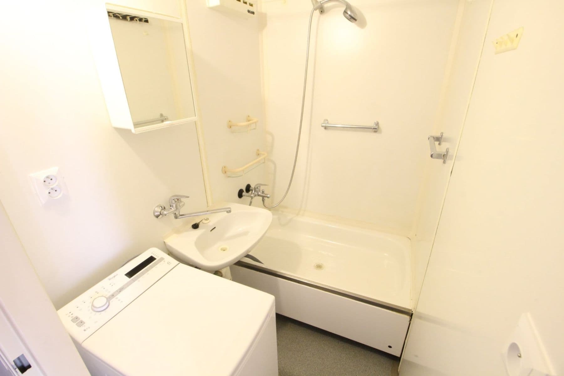 Prenájom bytu 2-izbový 43 m², Krouzova, Praha, Praha Prenájom bytu 2-izbový 43 m², Krouzova, Praha, Praha