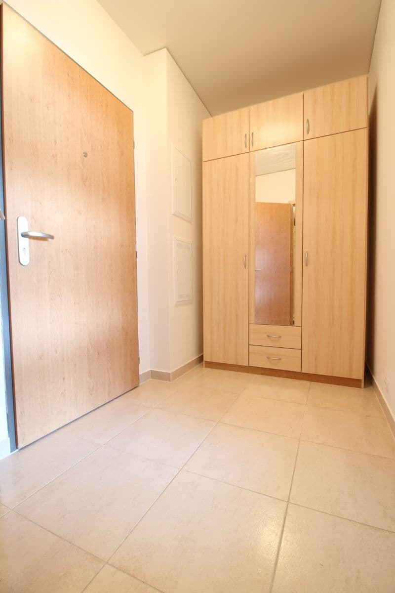 Prenájom bytu 1-izbový 37 m², Chlebovická, Praha, Praha Prenájom bytu 1-izbový 37 m², Chlebovická, Praha, Praha