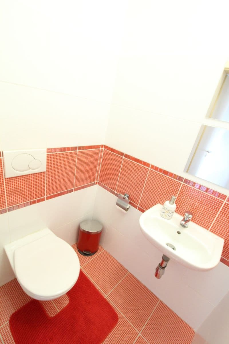 Prenájom bytu 3-izbový 111 m², Za zahradami, Praha, Praha Prenájom bytu 3-izbový 111 m², Za zahradami, Praha, Praha