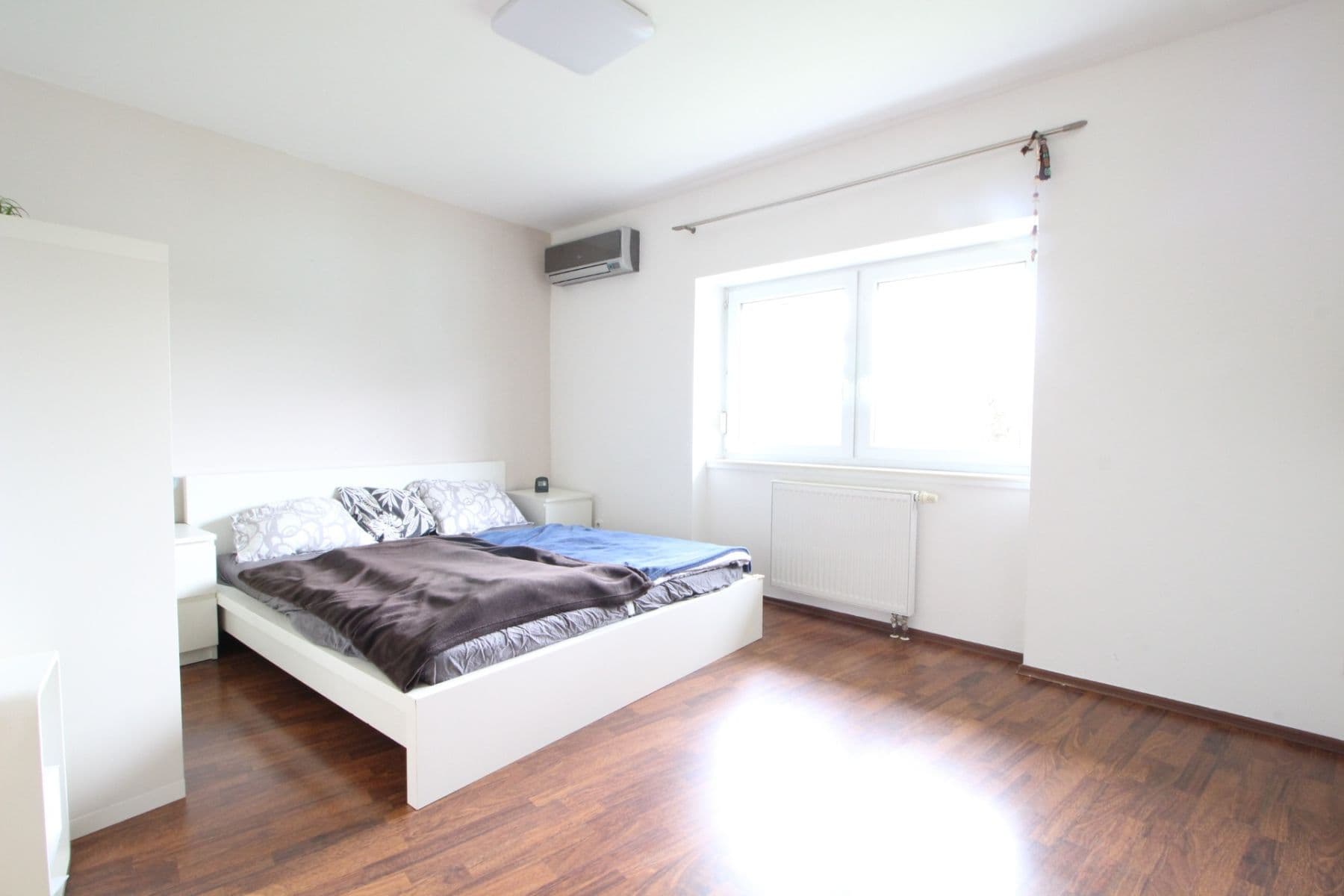 Prenájom bytu 3-izbový 111 m², Za zahradami, Praha, Praha Prenájom bytu 3-izbový 111 m², Za zahradami, Praha, Praha