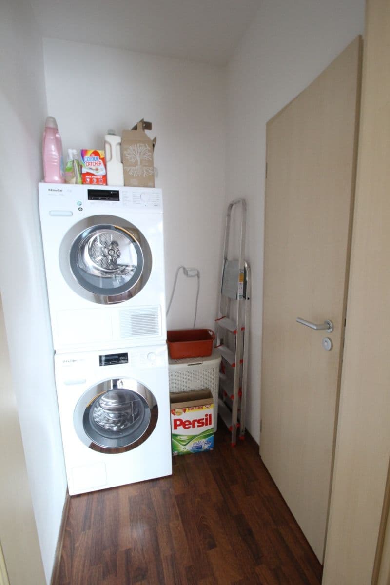Prenájom bytu 3-izbový 111 m², Za zahradami, Praha, Praha Prenájom bytu 3-izbový 111 m², Za zahradami, Praha, Praha